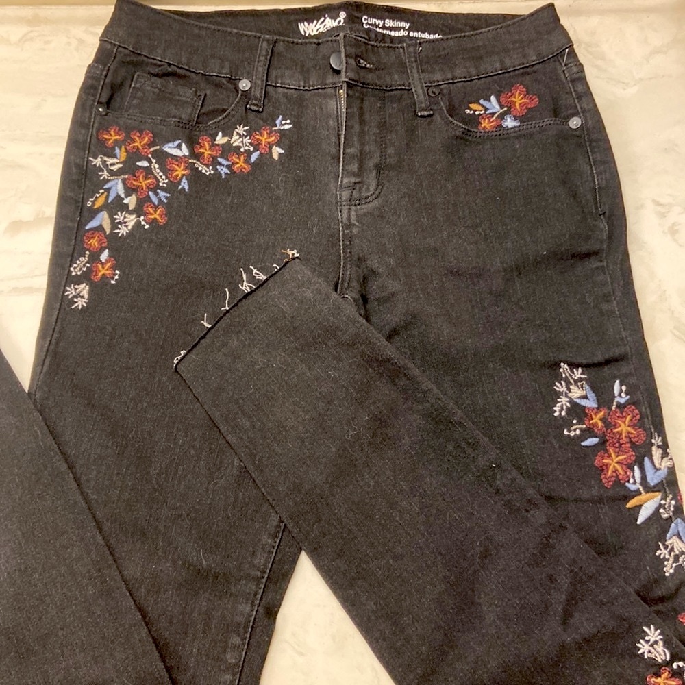Mossimo embroidered black jeans size 00/24